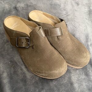 Dansko Caia Taupe Milled Nubuck Size 39 US 8.5